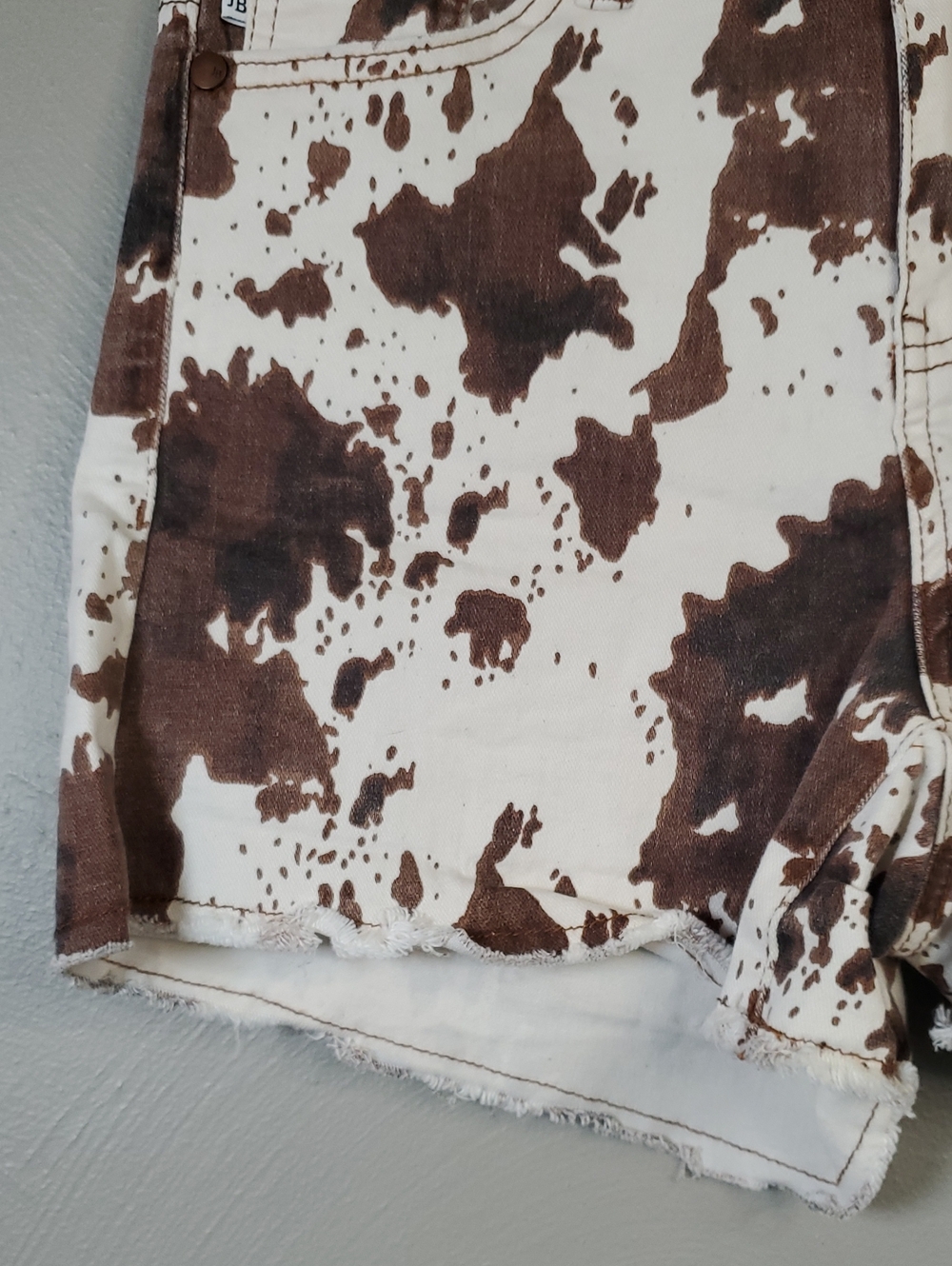 Judy Blue Cow Print High-Rise Denim, Raw Hem Shorts - Brown/White. Small - Picture 4 of 9